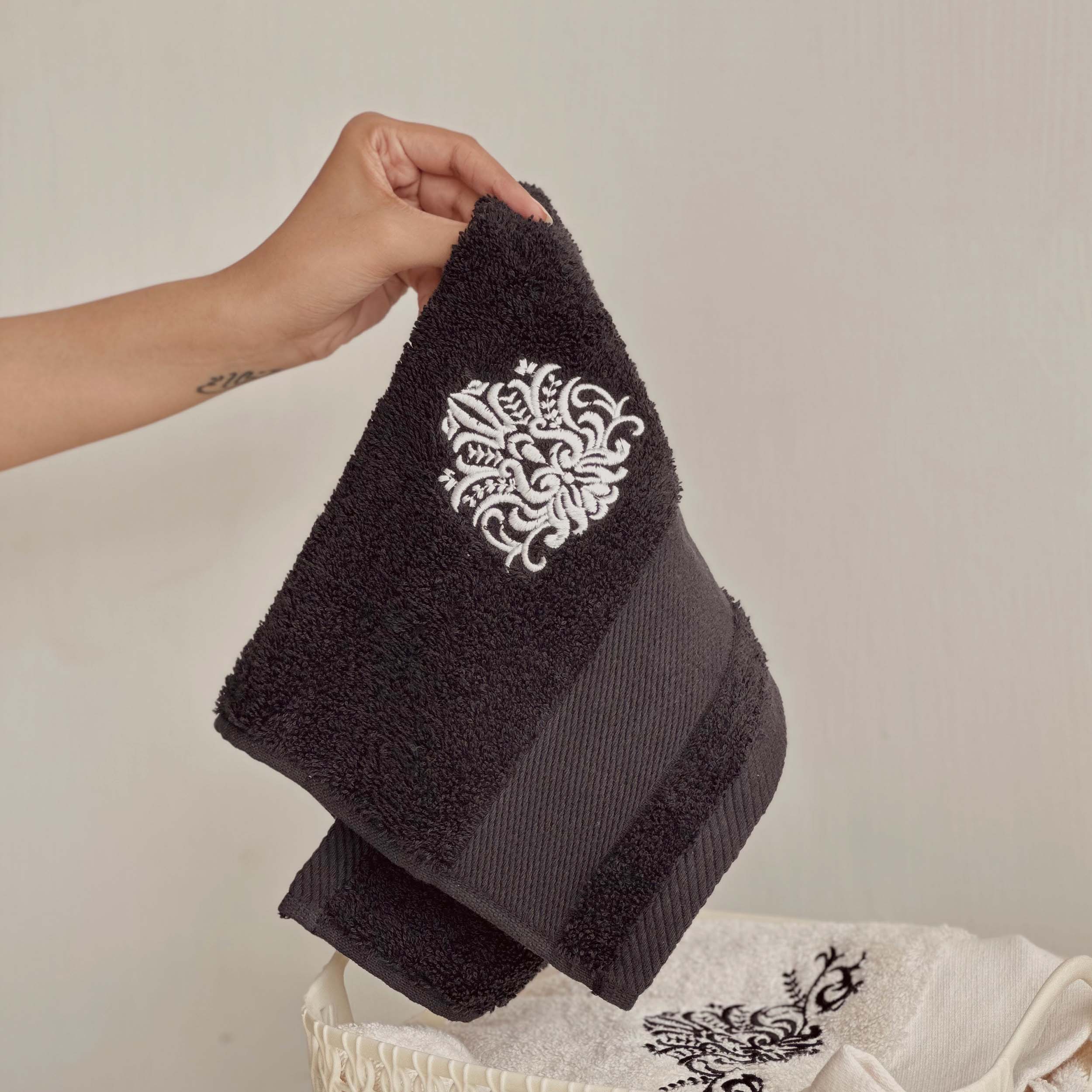 Damask Noir