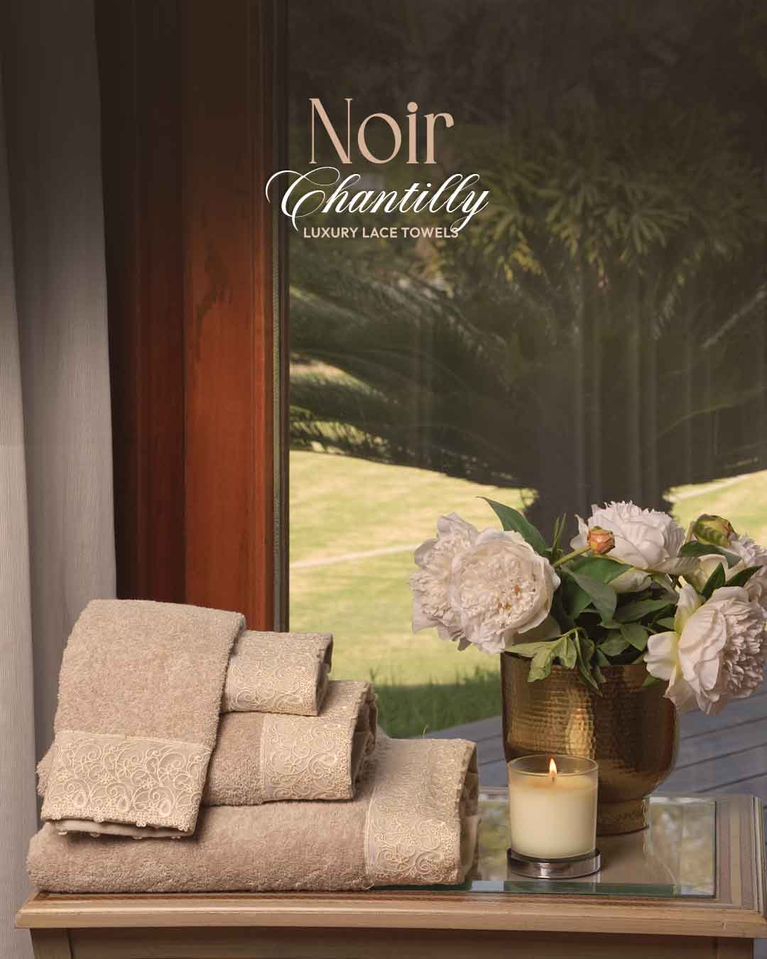 Noir Chantilly